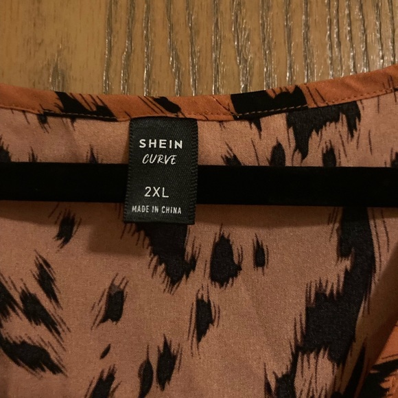 New never worn cute plus all over print flounce sleeve peplum blouse - Picture 2 of 3